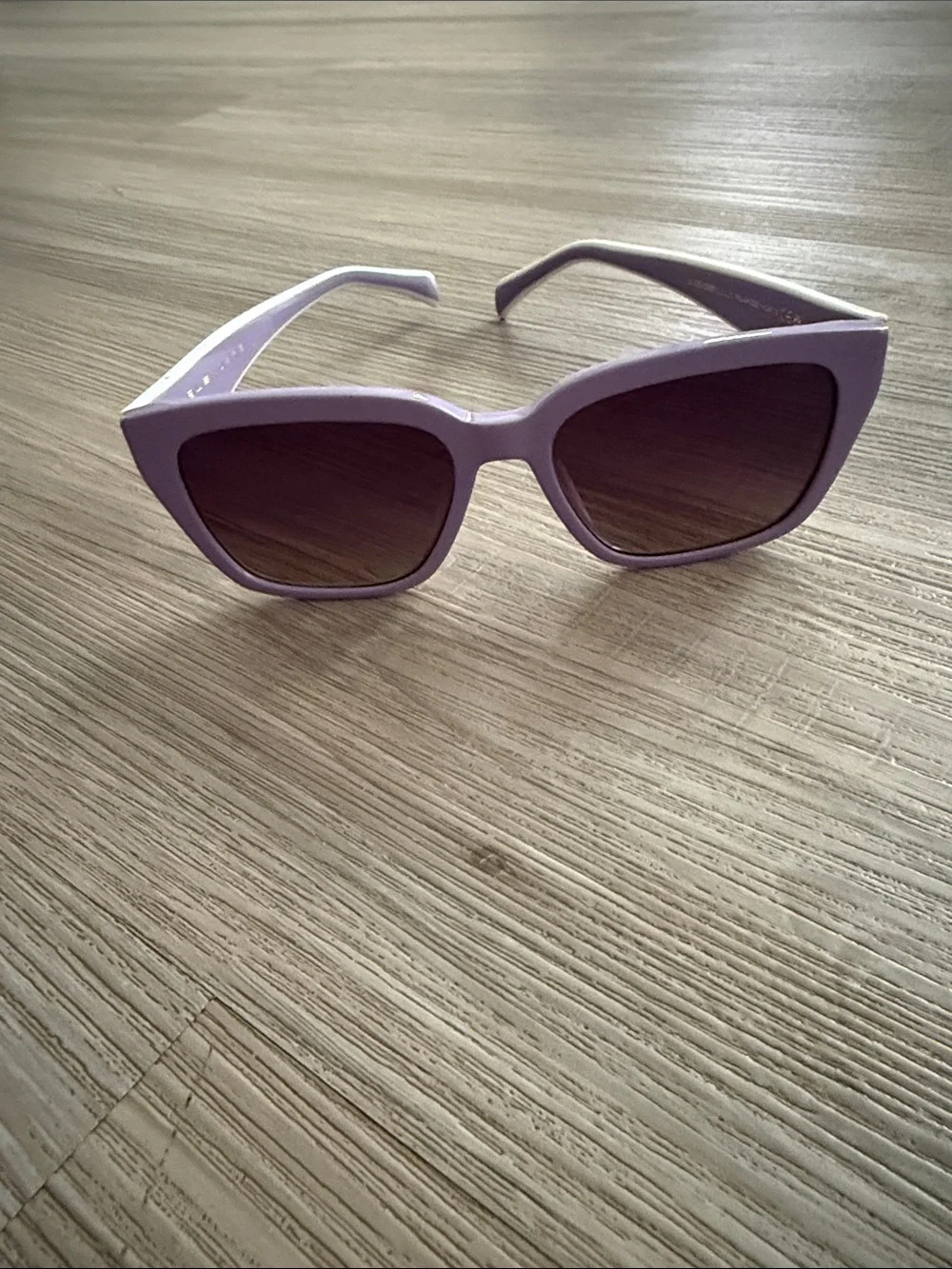 Lilac Cat-Eye Sunglasses for Women - Chic UV Sunglasses